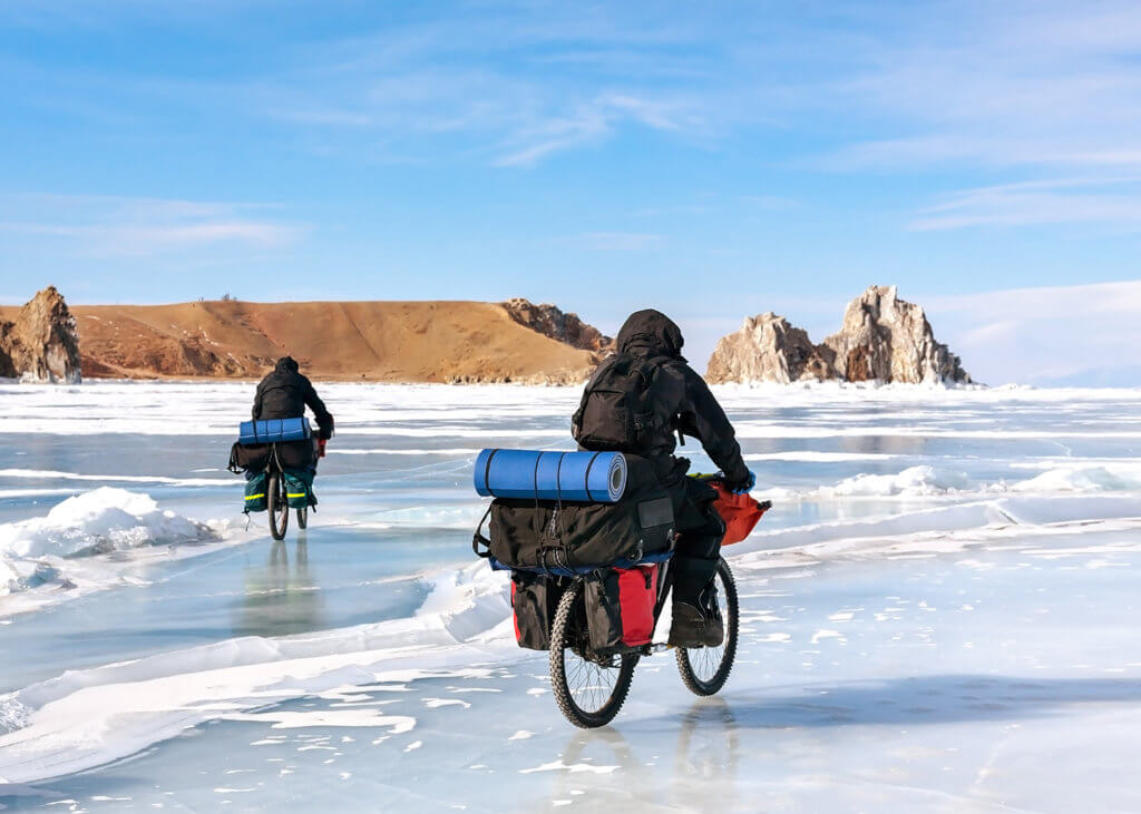 1 Поход по льду Байкала на велосипедах зимой