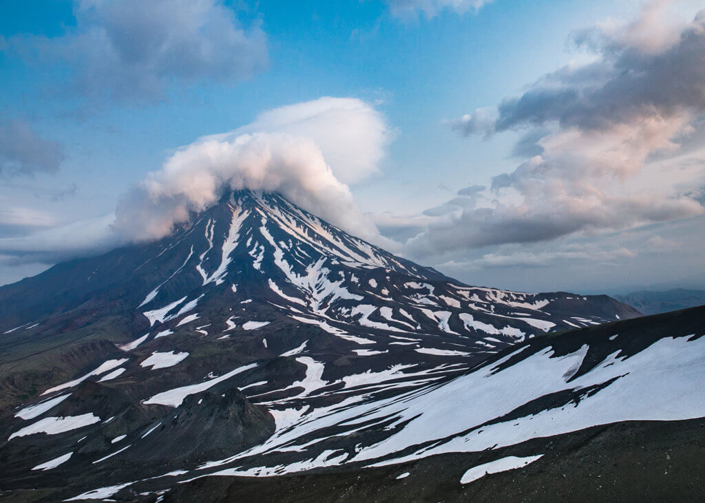 Поход по Камчатке: козельский вулкан вид с авачинского вулкана