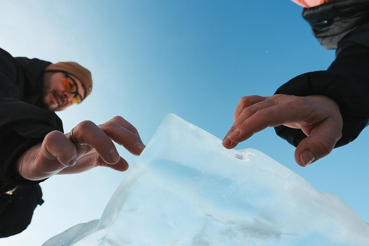 Рассматриваем первый байкальский лед