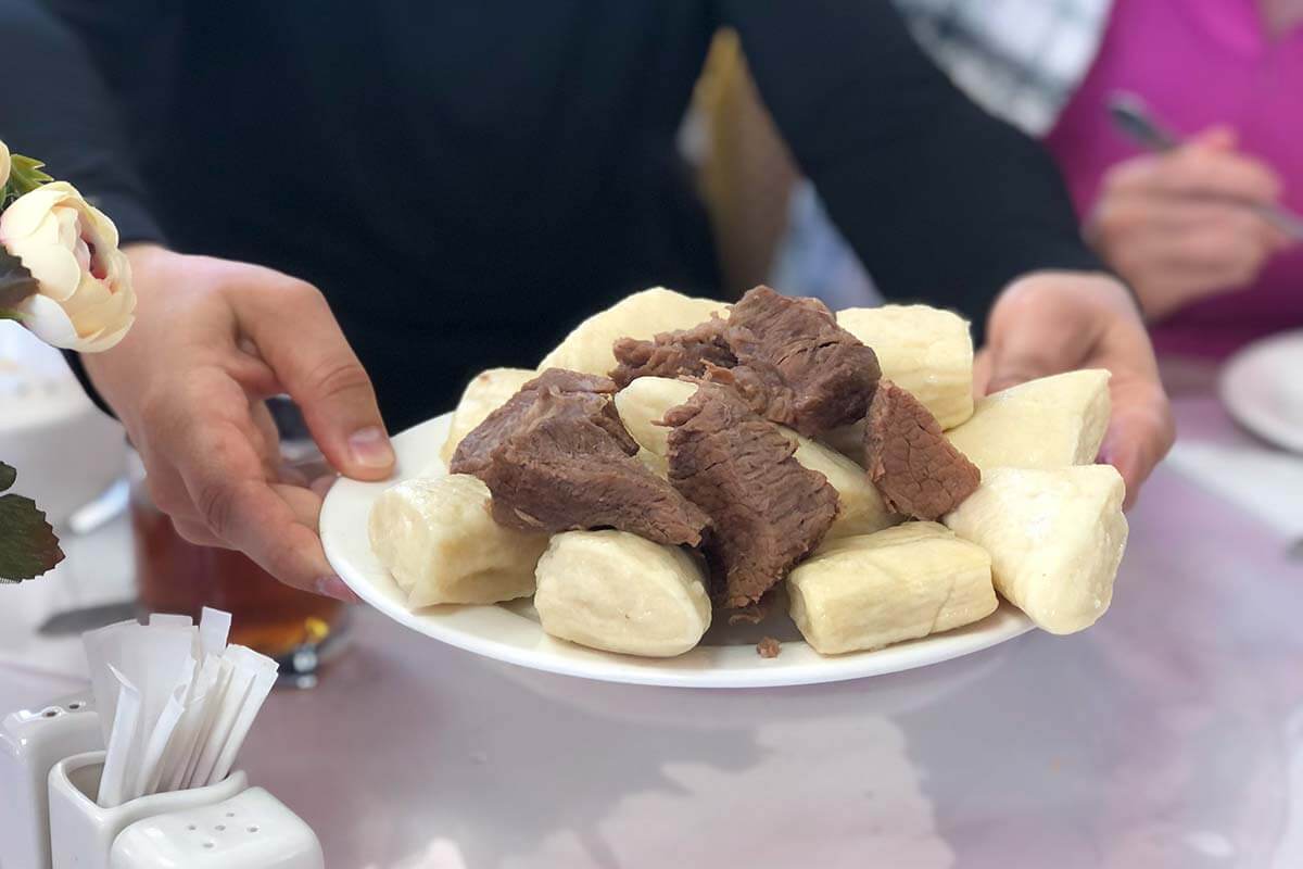 Национальное блюдо - аварский хинкал в Дагестане